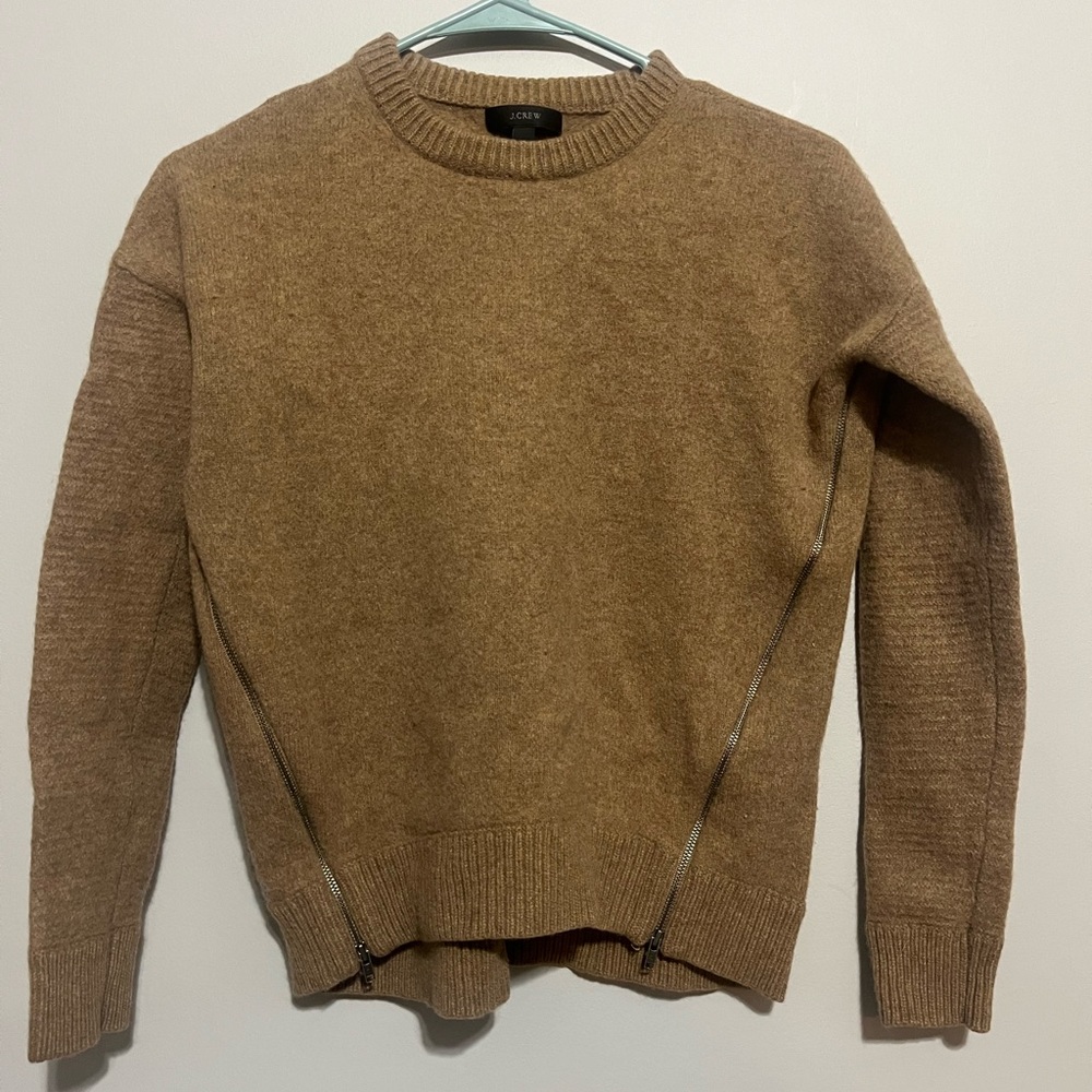 Brown Sweater‎